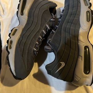 NIKE AIRMAX 95 WOLF GREY-BLACk